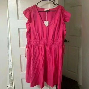 NWT hot pink dress with ruffled shoulders and pockets!‎
